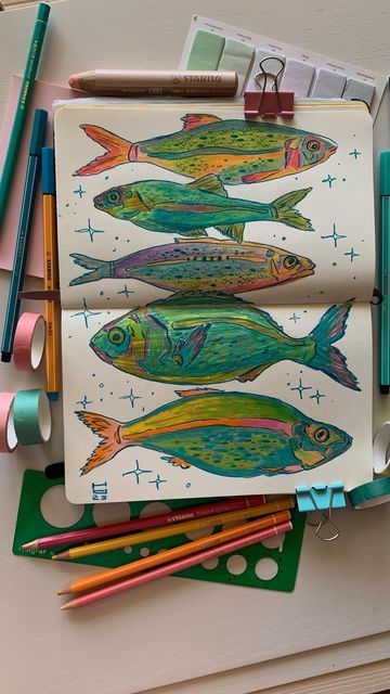 Marker Journal Art, Sketchbook Ideas Pencil, Cartoon Style Art, Easy Sketch Book Ideas, Drawing Ideas Colored Pencil Easy, Aesthetic Fish Painting, Paint Markers Art, Colorful Sketchbook, Marker Sketches