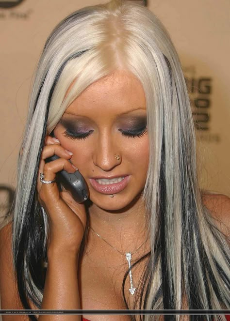 christina aguilera Christina Aguilera Highlights, Xtina Hair, 2000s Christina Aguilera, Brat Makeup, Decade Makeup, Christina Aguilera Costume, 2000’s Makeup, Early 2000s Makeup, Christina Aguilera 2000s