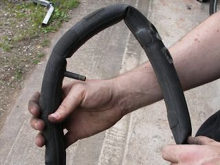 Bikes Etc: 5 quick things to make with an old inner tube Bike Tube Crafts, Bicycle Tubes, Old Bicycle, Old Bikes, Bike Tire, Inner Tube, Inner Tubes, Old Cars, Things To Make