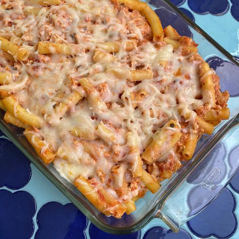 Skinny Baked Ziti - Haley Nicole Fitness Macro Friendly Baked Ziti, Low Calorie Baked Ziti, Ww Baked Ziti, Weight Watchers Baked Ziti, Ww Baked Ziti Weight Watcher Recipes, Healthier Baked Ziti, Macro Friendly Pasta Recipes, Homemade Baked Ziti, Macro Dinner