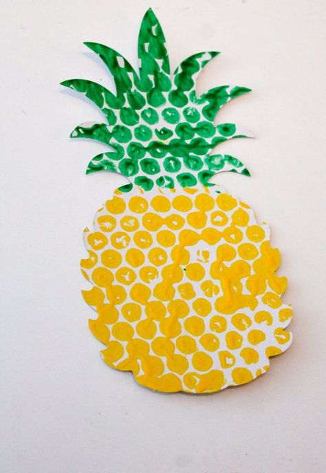 Bubble Wrap Printed Fruit & Veg - In The Playroom Bubble Wrap Crafts, Bubble Wrap Art, Diy With Kids, Pineapple Crafts, Bubble Fruit, Vegetable Crafts, Diy Pineapple, Fruit Crafts, Bubble Painting