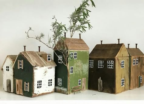 Little Wooden Houses, Scrap Wood Crafts, Small Wooden House, Wood Block Crafts, Wooden Cottage, Pottery Houses, Wood Houses, Clay Houses, Driftwood Crafts