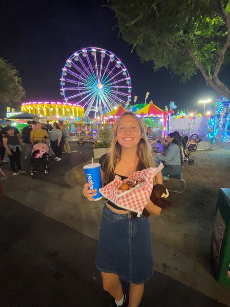 carnival, county fair, fried food core 🤤 County Fair Aesthetic, Food Core, Carnival Aesthetic, Fair Aesthetic, Fair Food, Country Fair, Fried Dough, Fair Food Recipes, County Fair