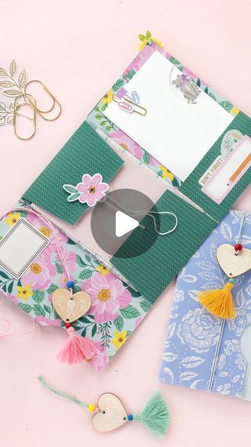 Diy Mini Scrapbook Albums, Mini Albums Tutorial, Bea Valint, Mini Album Scrapbooking, Envelope Scrapbook, Card Maps, Christmas Shoebox, Handmade Planner, Snail Mail Inspiration