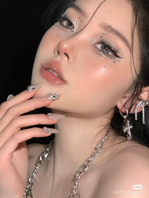 Xiaohongshu Makeup, Gem Makeup, Ball Makeup, Concert Makeup, Cute And Aesthetic, Rhinestone Makeup, Pride Makeup, Face Art Makeup, Rave Makeup