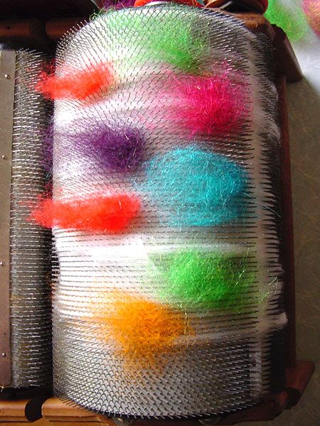 Scrap Batts: Speckled Multi-Fibre Batts » Knitting-and.com Spinning Yarn Fiber, Art Yarn Spinning, Drum Carder, Knitting 101, Wool Batts, Yarn Ideas, Spinning Wool, Art Batts, Spinning Wheels