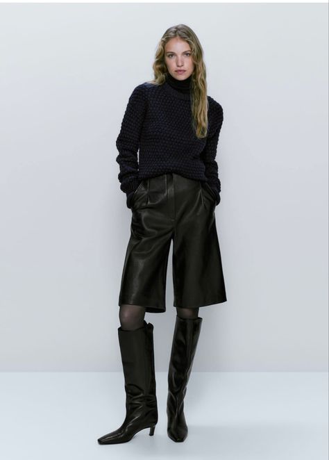 Bermuda Shorts Outfit Fall, Black Shorts Outfit Winter, Black Bermuda Shorts Outfit, Tights Winter Outfit, Outfit Bermuda, Winter Shorts Outfits, Long Boots Outfit, Bermuda Shorts Outfit, Brittany Bathgate