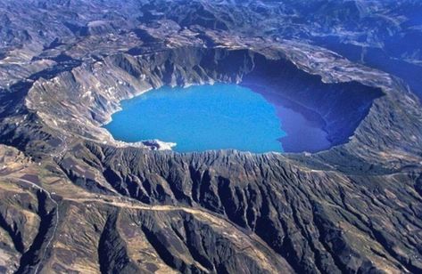 Quilotoa volcano's 3-km wide caldera (Ecuador) w/ steep-sided wall above the surface of a 240-m deep lake w/ greenish color due to dissolved minerals. Collapse of Quilotoa following VEI-6 eruption w/c produced pyroclastic flows & lahars about 800 radiocarbon yrs ago formed this caldera. Caldera Volcano, Pyroclastic Flow, Horseshoe Bend, Fantasy Landscape, Volcano, Geology, Ecuador, Layout, Lake