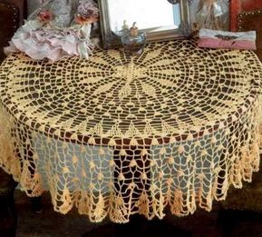 Mantel Redondo A Crochet, Crochet Tablecloth Pattern, Crochet Table Runner Pattern, Crochet Dollies, Pineapple Crochet, Cozy Crochet, Crochet Bedspread, Crochet Table Runner, Mantel Redondo