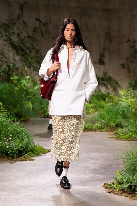 Resort 2025, Gucci Fashion, Mode Inspo, John Galliano, 가을 패션, Mens Accessories Fashion, Summer Trends, Mode Inspiration, London Fashion