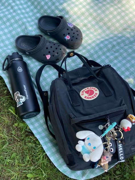 Kipling Bag Aesthetic, Kipling Backpack Aesthetic, Fjallraven Kanken Aesthetic, Collage Backpack, Kanken Bag, Perfect Skin Routine, Backpack Aesthetic, Kipling Backpack, Aesthetic Backpack