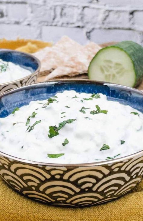 Tzatziki sauce in a serving bowl. Tirokafteri Recipe, Best Tzatziki Sauce, Easy Raita Recipe, Greek Sauce, Tzatziki Recipe, Ranch Dressing Recipe Homemade, Tzatziki Sauce Recipe, Homemade Tzatziki Sauce, Italian Tomato Sauce