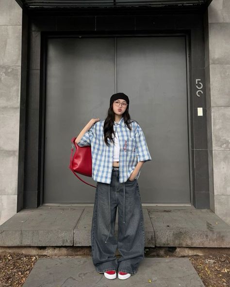 Club Outfits Streetwear, Dress Up Shirt Outfit, 90s Boyfriend Outfit, Minimal Streetwear Women, Baggy Casual Outfit, Baggy Women Outfits, Casual Masc Outfits For Women, Baggy Cute Outfits, Y2k Masc Outfit