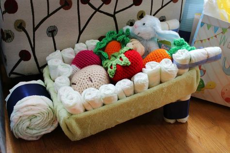 Wheelbarrow diaper cake with crochet veggies! Perfect for crafty baby showers Farmers Market Diaper Cake, Crochet Veggies, Dipper Cakes, Baby Bouquet, Nappy Cake, Diaper Cake Boy, Baby Shower Giraffe, Nappy Cakes