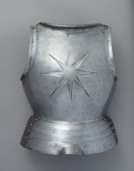 Infantry breastplate, probably stand-alone, dated 1500-1510 by the Metropolitan Museum of Art in New York. It is similar to a series of mann manufactured breastplates of somewhat cruder finish made for the Munich arsenal in the late 1480s or early 1490s and attibuted to an Innsbruck armourer. The rolled stop-rib neck rim and the separate armpit stopribs are a later feature, the Munch plates do not have these features. Costume Armour, Lockwood And Co, Historical Armor, Star Of Bethlehem, Arm Armor, Medieval Armor, Medieval Fantasy, Compass Tattoo, Middle Ages