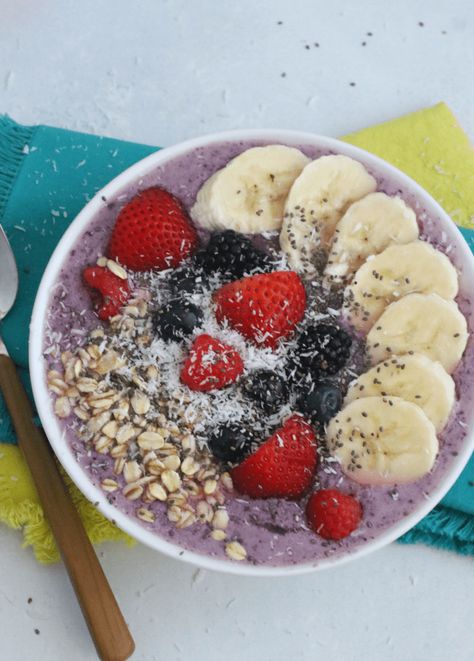 Mixed Berry Smoothie Bowl with Greek Yogurt Mixed Berry Smoothie Bowl, Yogurt Smoothie Bowl, Berry Smoothie Bowl, Greek Yogurt Smoothie, Yogurt Toppings, Quick Smoothies, Smoothie Recipes With Yogurt, Breakfast Crockpot Recipes, Mixed Berry Smoothie