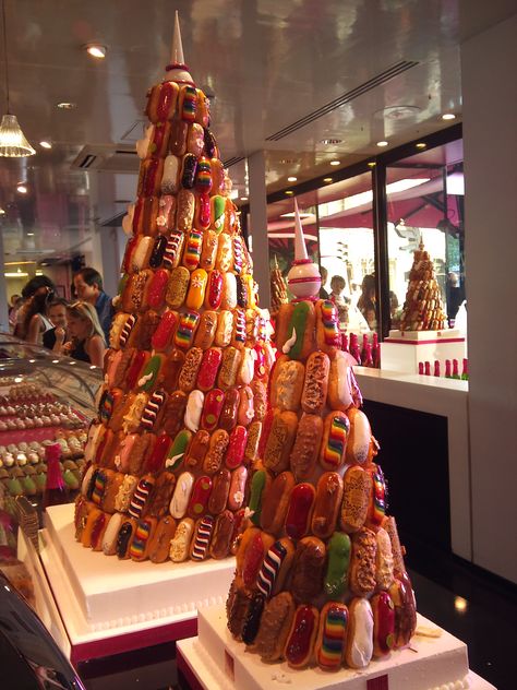 Fauchon - Mini Eclair Tower Foreign Pastries, Eclair Tower, Wedding Croquembouche, Chocolate Cake Toppers, French Crullers, Eclair Recipe, Pastry Display, Cake Tower, Mini Pastries