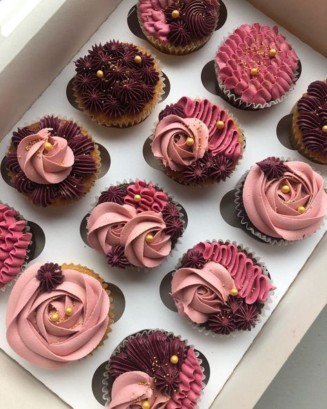 Burgundy And Pink Cupcakes, Ombre Icing Cupcakes, Burgundy Cupcakes, Cupcake Styles, Viennese Desserts, Burgundy Cake, Mushroom Cupcakes, Cupcake Inspiration, 40th Cake