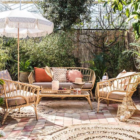 Kitchen Outside, Bohemian Patio, Bohemian Outdoor, Cane Furniture, Outdoor Decor Backyard, Small Patio, Patio Umbrellas, Wicker Furniture, Backyard Decor