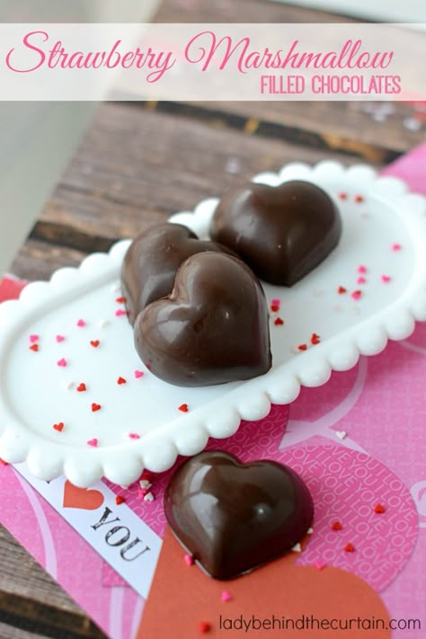 Strawberry Marshmallow Filled Chocolates: These easy to make chocolates are the perfect way to say "I Love You".  Bag up a few and put them on your sweetie Marshmallow Filled Chocolates, Fillings For Chocolate Molds, Chocolates Recipe, Filled Chocolates, Strawberry Marshmallow, Chocolate Candy Recipes, Candy Truffles, Chocolate Making, Chocolate Candies