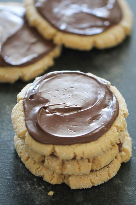 Peanut Butter Nutella Cookies, Recipe For Cookies, Butter Frosting Recipe, Nutella Cookies Recipe, Peanut Butter Frosting Recipe, Andes Mint Cookies, Homemade Peanut Butter Cookies, Soft Peanut Butter Cookies, Cookie Shop