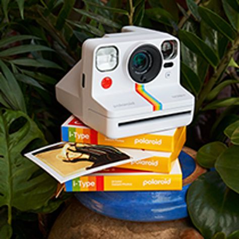 Instant Cameras Polaroid Now Plus, Polaroid Go, Polaroid Original, Polaroid Now, Polaroid Instant Camera, Polaroid Photo Album, Instant Photography, Product Shoot, Manual Mode