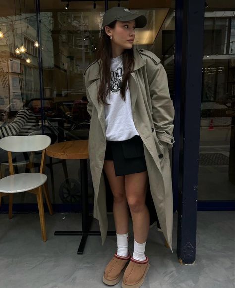 Uggs tasman
Trench coat
Rainy day outfit
Trench coat outfit
Stylish Ugh Tasman Outfit, Uggs Tasman, 2024 Outfits, Ugg Tasman, Winter Inspo, Jean Outfits, What To Wear, How To Wear, Clothes