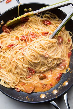 Pasta With Cheddar Cheese, Cherry Tomato Cream Sauce, Sweet Pasta Sauce, Cheddar Pasta Sauce, Pasta Receipts, Cheddar Spaghetti, Cheddar Cheese Pasta, Cheesy Tomato Pasta, Tomato Garlic Pasta