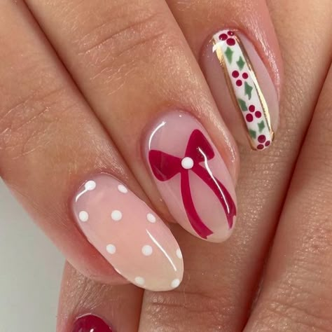 Bow Present Nails, Cute Nail Christmas Designs, White Bow Nail Art, Pink Christmas Nails With Bows, Polka Dot Nails Christmas, Easy Bow Nail Art, Short Nail Holiday Designs, Glitter Bow Nails, Xmas Bow Nails