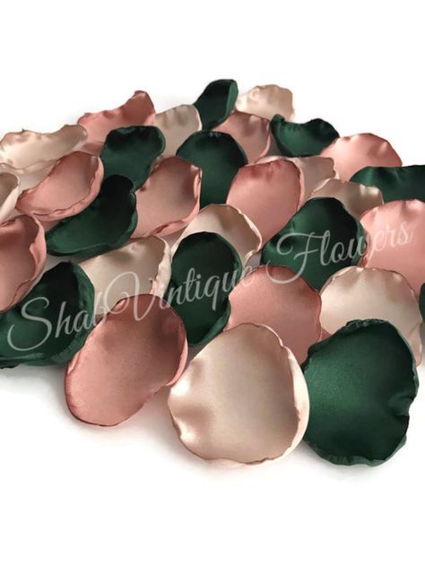 Emerald Green And Rose Gold Wedding, Colors That Go With Emerald Green, Emerald Green Wedding Colors Scheme, Emerald Green Wedding Party, Emerald And Rose Gold, Wedding Aisles, Bridal Decor, Flower Girl Petals, Bridal Honeymoon