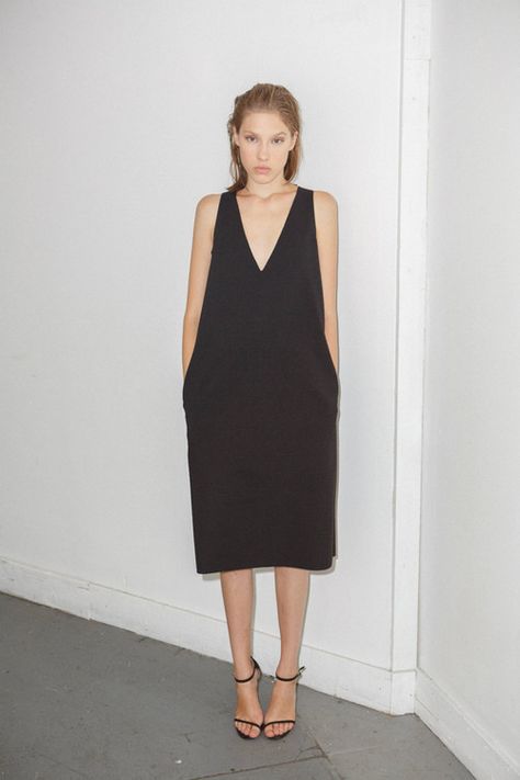 TOME SS 2013 - INATTENDU Sack Dress, Miroslava Duma, Minimalist Shoes, Shoes Ideas, Minimalist Dresses, Womens Fashion Casual, Look Fashion, Minimalist Fashion, Perfect Dress