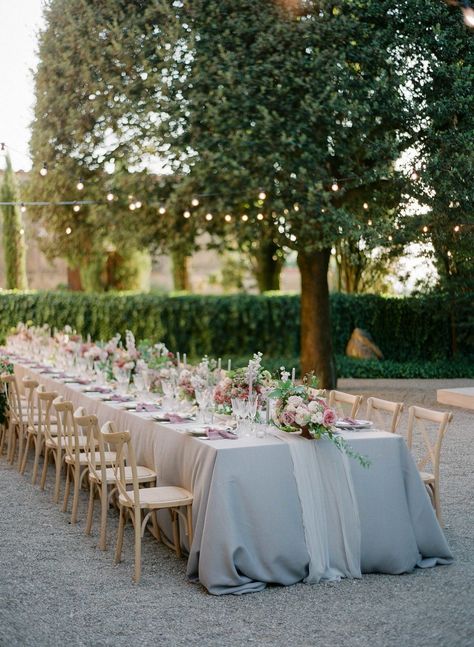 Madly in love with this Italy based wedding with a gorgeous high fashion wedding gown, an outdoor alfresco dinner and twinkle lights as far as the eye can see.   Photography: @gregfinck Planning & Design: @fedbeni Silk Ribbons: @silkandwillow Catering: @glenci Bridal Gown: @prabalgurung Floral Design: @larosacanina Lighting: @weddingmusiclig Backyard Wedding Aesthetic, Italian Backyard, High Fashion Wedding, Outdoor Alfresco, Wedding Reception Tablescapes, See Photography, Wedding Picture Ideas, Elegant Wedding Decor, Winter Wedding Planning