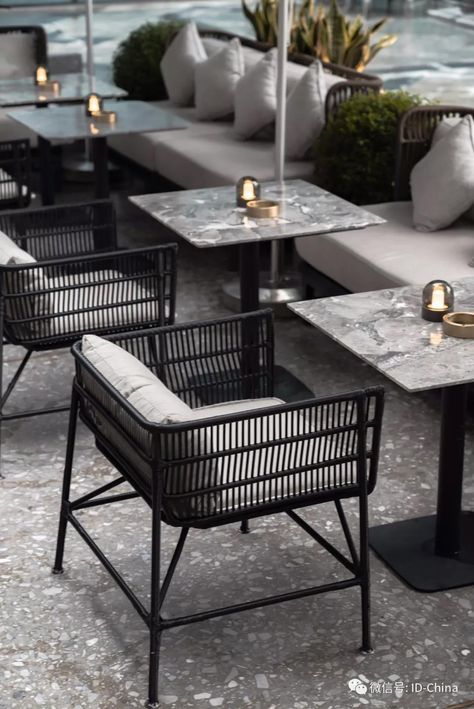 Rooftop Restaurant Design, Chaise Restaurant, Outdoor Restaurant Design, Terrace Restaurant, Chairs And Tables, Restaurant Patio, Rooftop Design, Cafe Shop Design, Coffee Shops Interior