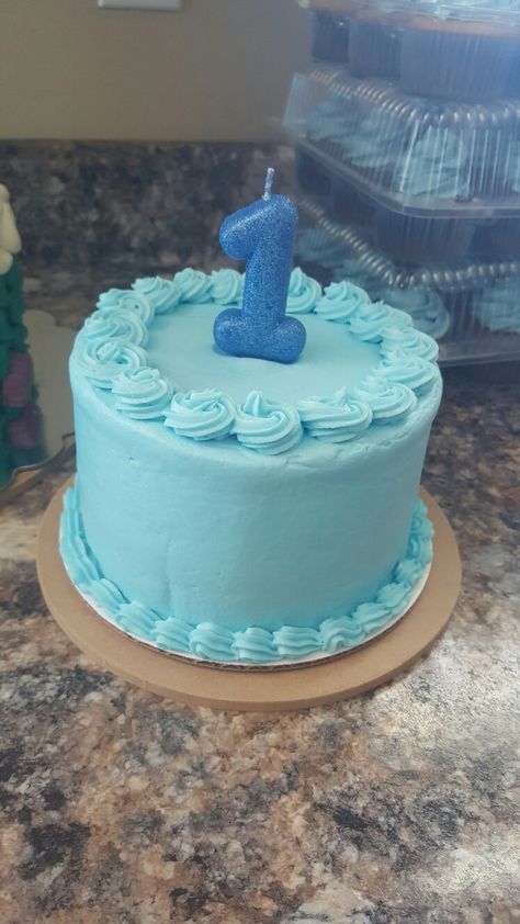 Simple smash cake blue Light Blue Smash Cake, Smash Cakes For Boys 1st Birthday, Bluey Smash Cake Boys, 1st Birthday Smash Cake Boy, Blue Sprinkle Cake, Bluey Smash Cake, Simple Smash Cake, Blue Smash Cake, Blue Buttercream Cake