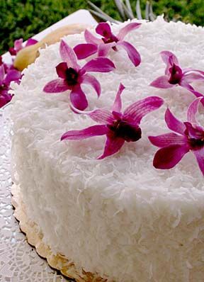 Coconut cake from the Halekulani Hotel in Honolulu. This is honestly the BEST cake I have ever had! We tried it in Honolulu last fall and if I ever get married this will be the cake I serve. Foodgasm. Halekulani Hotel, Pear And Almond Cake, Hawaiian Desserts, Coconut Cake Recipe, Hawaii Food, Hawaiian Food, Coconut Recipes, Coconut Cake, Almond Cakes