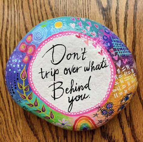 Cute Rock Painting Ideas Simple, Decorated Rocks, Collecting Rocks, Rock Quotes, Inspirational Rocks, Diy Rock Art, Stone Art Painting, Painted Rocks Kids, Deco Nature