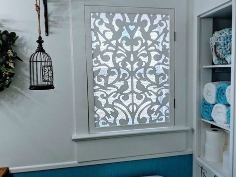 Dress up your windows and doors with these great ideas Privacy Screen Window, Window Privacy Screen, Bathroom Window Privacy, Decorative Screens Outdoor, Diy Window Trim, Curtain Alternatives, Diy Privacy Screen, Decorative Screen Panels, Bathroom Window