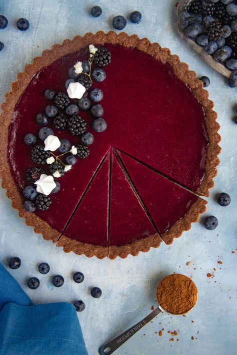 Blueberry Tart with Chocolate Cookie Crust - Bakes by Brown Sugar Chocolate Blueberry, Lime Tart, Blueberry Tart, Sweet Pie, Cookie Crust, Think Food, Chocolate Tart, Food Blogs, Sweet Tarts