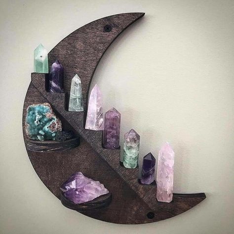 Alter Ideas, Crystal Room, Crystal Shelves, Gem Crafts, Crystal Aesthetic, Moon Decor, Spiritual Crystals, Girly Room, Hippie Decor