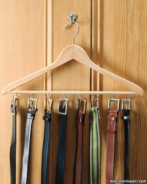 20 Creative Ways to #Organize and #Decorate with Hangers - If you are looking for fun and creative ways to decorate and you have a lot of hangers just lying around, there are many crafts that you can do with those hangers. Using hangers for decorating is great because they offer organization as well as decoration. Handmade Father's Day Gifts, Belt Rack, Belt Organizer, Belt Storage, Belt Hanger, Diy Belts, Diy Gifts For Men, Handmade Gifts For Men, Hanger Diy