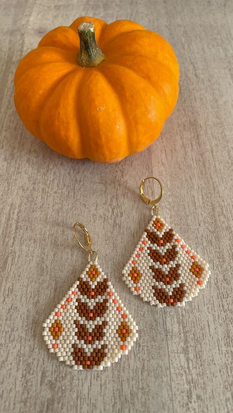 This listing is for a digital pattern of my original diamond brick stitch beaded earring pattern called Crunchy Leaves. Your purchase does NOT include instructions or supplies, but you can find tutorials for Brick Stitch on ton my YouTube channel, https://www.youtube.com/@snailsandfairydust The finished size of one earring is 1.25 x 1.5 inches, and this pattern was designed for size 11 Miyuki Delica seed beads, which is what I recommend for best results. However, if you use different beads, please note that the sizing will vary. With your purchase, you will receive a 3 Page PDF with a visual beading chart, a word chart, supply list and the exact bead count needed as well as the product numbers for the specific size 11 Delica beads used in the design. I can't wait to see what you create. Ha Seed Bead Diamond Pattern, Thanksgiving Seed Bead Earrings, Halloween Brick Stitch Earrings, Fall Seed Bead Earrings, Fall Beaded Earrings, Brick Stitch Earrings Tutorial, Seed Bead Earrings Tutorial, Bead Weaving Patterns Free, Beaded Brick Stitch