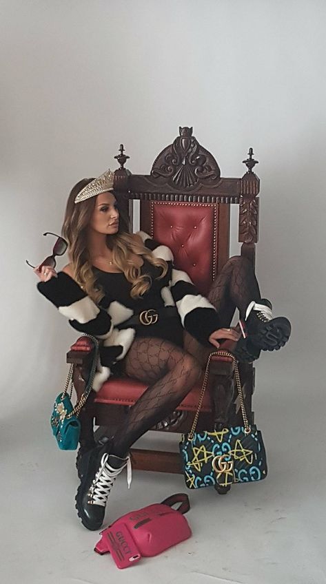 Lounging On Throne Pose, Person On Throne Reference, Throne Chair Photoshoot, Throne Poses, Throne Photoshoot, Queen On Throne, Chair Photoshoot, Sitting On Throne, Woman Body Sketch