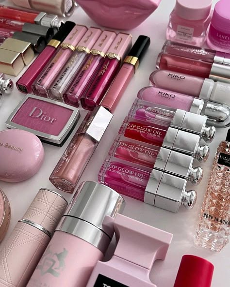 Profumo Victoria Secret, Koleksi Makeup, Dior Blush, Dior Lip Glow, Makeup Bag Essentials, Dream Makeup, Dior Makeup, Fancy Makeup, Makeup Aesthetic