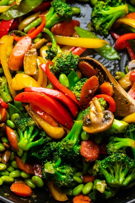 Stir Fry Vegetables, Broccoli Sauteed, Easy Stir Fry, Asian Vegetables, Social Media Strategist, Easy Family Dinners, Healthy Food Options, Fried Vegetables, Sauteed Vegetables