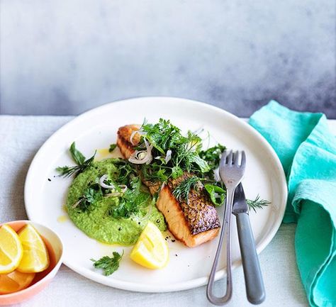 Salmon With Pea Puree, Dinner Party Salad Recipes, Dinner Gourmet, Pea Puree, Herb Salad, Pea Recipes, Recipe Dinner, Dinner Party Recipes, Salmon Salad