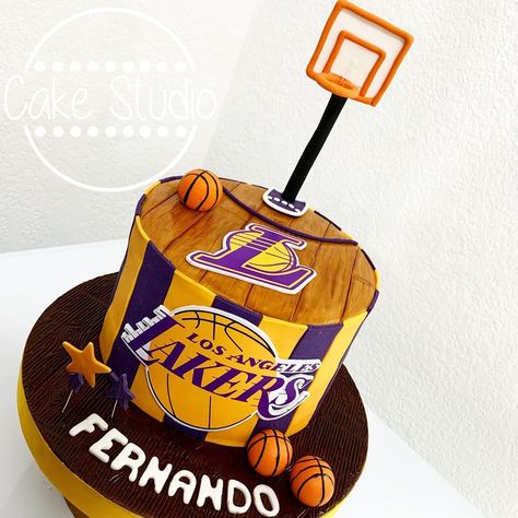 Lebron James Birthday Cake, Kobe Bryant Cake, Lebron James Cake, Lebron James Cake Ideas, Nba Basketball Cake, La Lakers Cake, Lakers Cake Ideas, Laker Theme Birthday Party, Lakers Cake Design