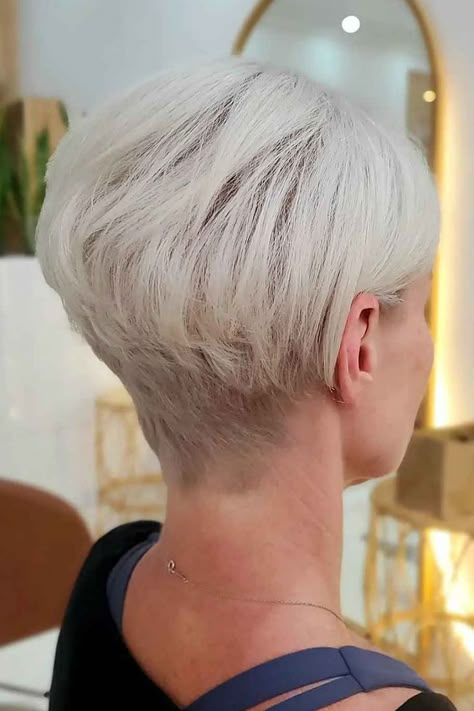 Are you in the mood for a trendy pixie short stacked bob that might change your life? A very short stacked pixie bob is one of the 15 images we have on our website. Do you need more inspiration like this one? Tap on the photo or click the link! // Photo Credit: @envyhairco.bali on Instagram Stacked Pixie Bob, Stacked Pixie, Short Stacked Bob Hairstyles, Short Stacked Haircuts, Short Stacked Hair, Short Stacked Bob Haircuts, Wedge Haircut, Pixie Bob Hairstyles, Stacked Haircuts