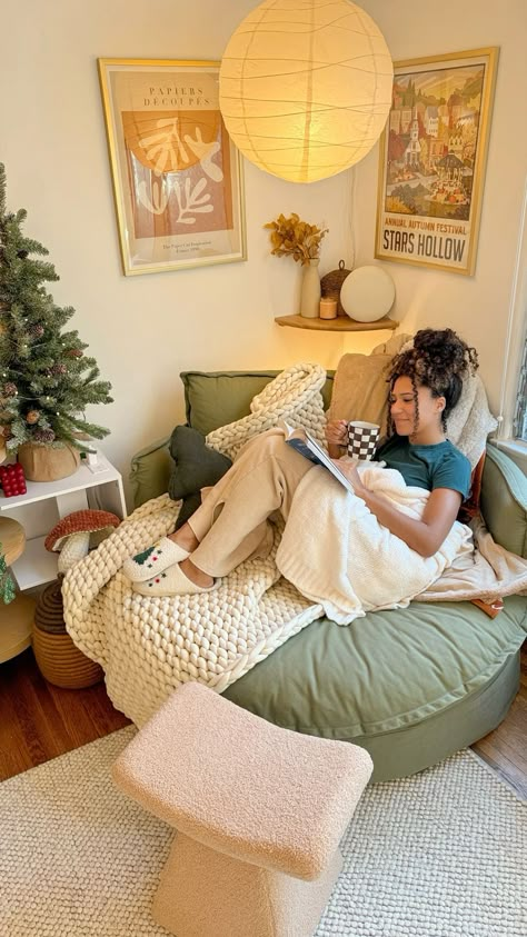 Cozy Corner Ideas Nook, Pillow Reading Nook Floor, Comfy Book Nook, Spare Bedroom Reading Room, Loft Reading Nook Cozy Corner, Reading Nook With Bean Bag, Reading Corner Bean Bag, Bean Bag Nook, Cozy Chill Room Aesthetic