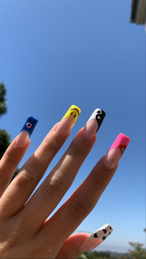 Nails With Smiley Face X Eyes, Nails With Faces Design, X Eyes Smiley Face Nails, Yin Yang Nails Acrylics, Smiley Nails Acrylic, Acrylic Nails Smiley Face, Smiley Face Nails Aesthetic, Acrylic Nails Evil Eye, Nails Evil Eye