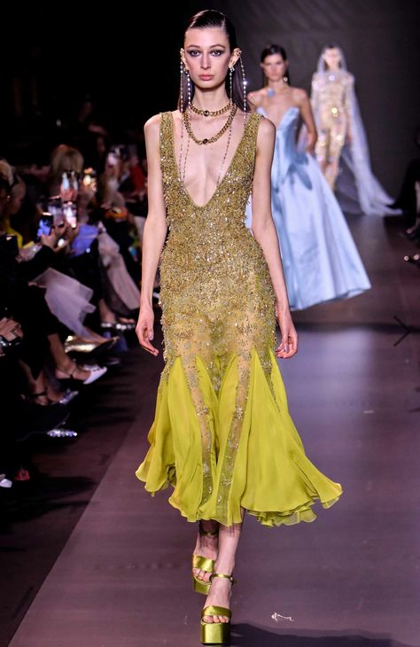 Runway Looks 2023, Spring Summer 2023 Outfit, Summer Runway Fashion, Runway 2023, Spring Wedding Outfit, Couture 2023, Summer Gowns, 2023 Couture, Georges Hobeika